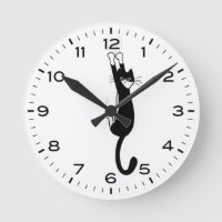 Lustigt Tuxedo Cat Hanging on Black and White