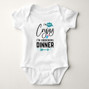 Lustigt unisex baby gråter middag t shirt