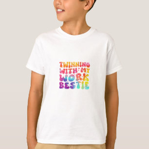 Lustigt vänskap med mitt arbete, Besstie Spirit T Shirt