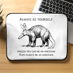 Lustigt, var alltid dig själv eller var en Aardvar<br><div class="desc">"Var alltid dig själv. Om du inte kan vara en vark. Då blir det alltid en aardvark." Denna ord av visdom åtföljs av en svart och vit illustration av en vark.</div>