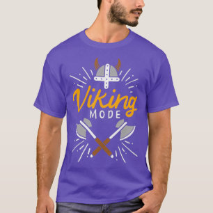 Lustigt viktande kraftfull lyftning av arbetsgång t shirt