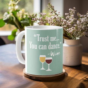 Lustigt Vin Quote - lita på att du kan dansa Kaffemugg