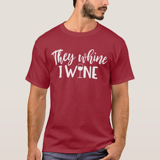 Lustigt Vin som säger - de vet vad i Vin Burgandy T Shirt (Framsida)
