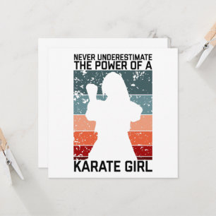 Lustigt vintage karate-tjejen citerar ord. inbjudningar