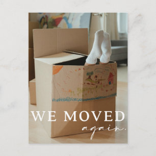 Lustigt vykort för Flytta avisering med foto