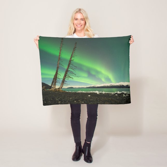 Lutande Aurora-träd Fleecefilt (På plats)