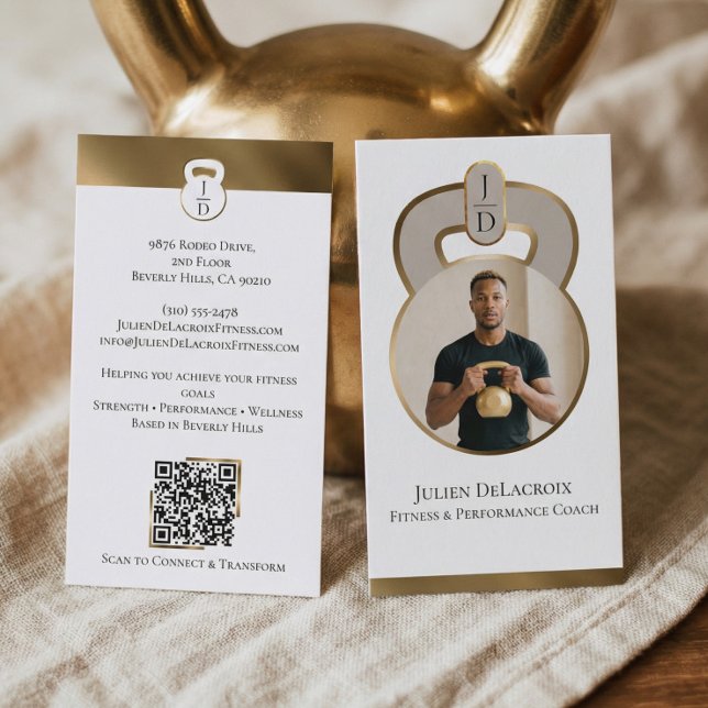 Luxe Gold Kettlebell Monogram Fitness Coach Photo Visitkort (Luxe Gold Kettlebell Monogram Fitness Coach Photo Business Card)