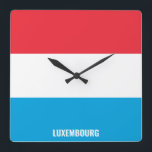 Luxemburgs Flagga Patriotic Fyrkantig Klocka<br><div class="desc">Den luxemburgska Flagga Patriotic Square Wall Clock med flagga land i färg tryckt hela tiden. Land namn är delvis integrerat i utformningen på grund. Anpassadet Text är fullt ut med funktionen "Anpassa den!". Den här charmerande utformningen är den häpnadsväckande presenten och den underbara show biet på väggen. © LänderAvVärlden</div>