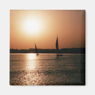 Luxor strand magnet