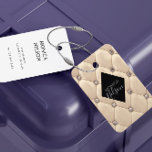 Luxurit Guld Tuftad monogram Bagagebricka<br><div class="desc">Vår "Luxurious Tuftings"-samling har vackra ro guld och guld tuftade bakgrunder med rinestoner. I mitten finns en platshållare för diamantform för monogram och affärsinformation i olika färg. Sök efter fler kompletterande objekt från den här samlingen i vår butik.</div>