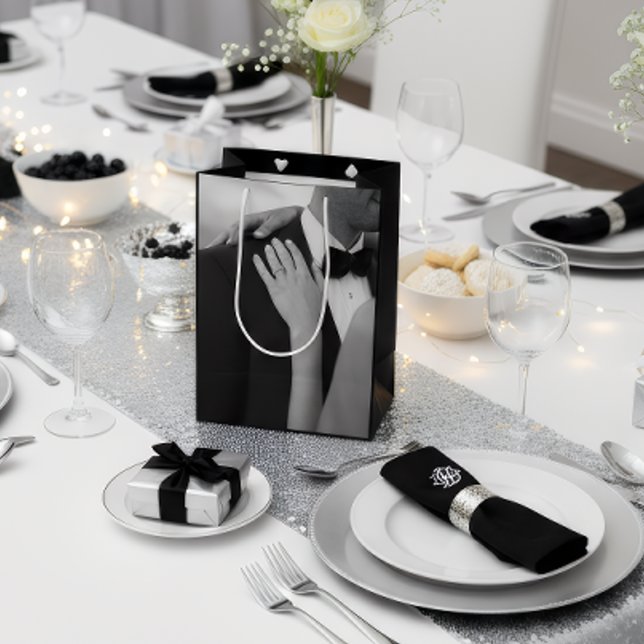 Luxury Black & White Wedding Gift Bag (Skapare uppladdad)