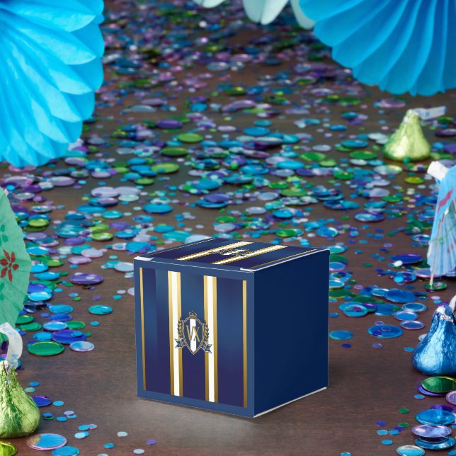 Luxury Blue and White Monogrammed Crest Decorative Presentaskar (Part)