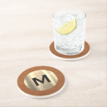 Luxury Brushed Metallic Guld Monogram Underlägg<br><div class="desc">Minimal lyxdesign i monogrammet har ett borstat guld-monogram med din inledande typpografi i klassiskt block på en stabil brunt,  tryckt läderbakgrund i struktur för ett enkelt,  snyggt lyxfritt utseende.</div>