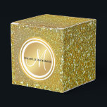 Luxury Chic Guld Glitter Namnteckning Monogram Presentaskar<br><div class="desc">Personlig Guld Glitter (tryckt) Monogrammad design med brid- och groomeffekt på namn och bröllop datum och klockslag. Gör en underbar gåva till nygifta. Underbar för ditt sovrum som roligt för dekorativt tillägg till ditt sovrum. Anpassa med namn,  startdatum för monogram och datum för bröllop.</div>