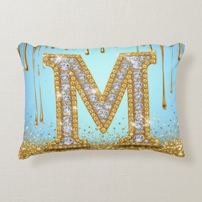Luxury Diamond Letter M on Gold Glitter Background Prydnadskudde (Framsidan)