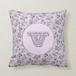 Luxury Flowers Monogram V Kudde