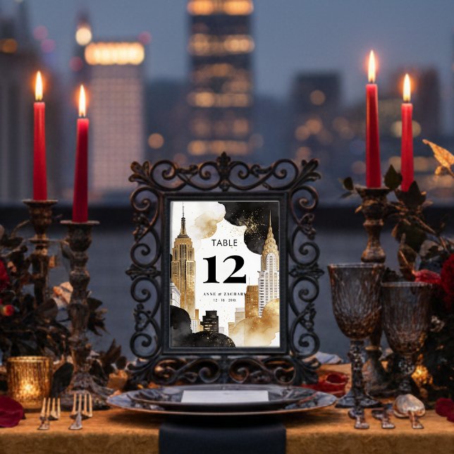 Luxury Iconic NYC Buildings Cityscape with Glitter Bordsnummer (Luxury Iconic NYC Buildings Cityscape with Glitter Wedding Table Number Design.)