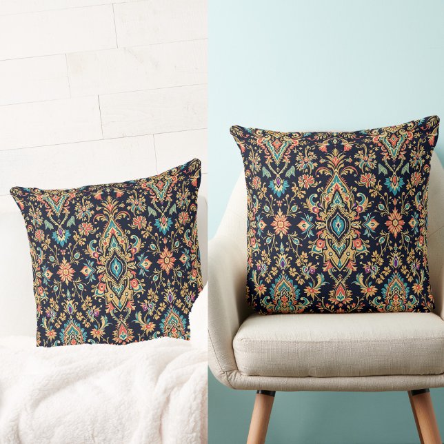 Luxury Ornate Damask Pattern med Blommigt Motifs Kudde (Skapare uppladdad)