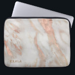 Luxury ro-guld faux marble struktur laptop fodral<br><div class="desc">Vita och ro-guld lyxfaux marble struktur. Valfritt monogram.</div>