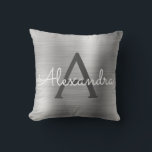 Luxury Silver Brushed Metall Monogram Namn Initial Kudde<br><div class="desc">Luxury Silver Foil Brushed Metall Monogram Namn och Initial Pillow. Kudden ger perfekten åt någon som dekorerar hennes rum i silver.</div>
