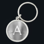 Luxury Silver Faux Stainless Steel Monogram Rund Silverfärgad Nyckelring<br><div class="desc">Silver Faux Stainless Steel Metallic Elegant Keychain. Dessa nyckelkedjor kan anpassas så att de omfattar ditt första och första namn. Dessa nyckelringar gör underbar födelsedag,  möhippa eller bachelorette-parti till fördel.</div>