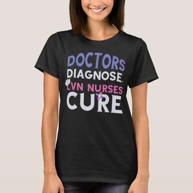 LVN Nurse Cure Läkare Diagnossed SCrub Caps Nurse T Shirt (Framsida)