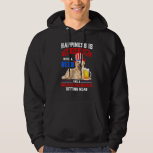 Lycka är en gammal man med ett öl och ett gyllene hoodie