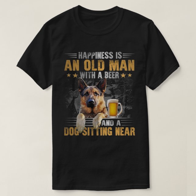 Lycka är en gammal man med öl och en Hund. T Shirt (Design framsida)