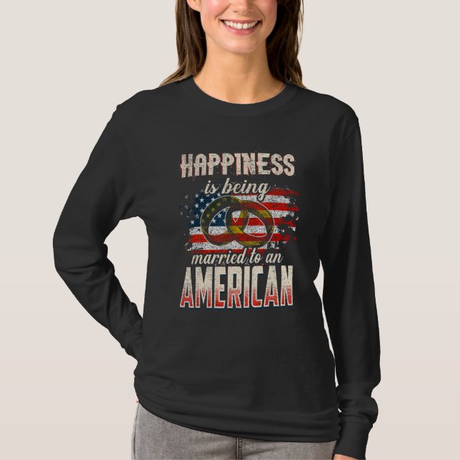 Lycka är gift med en amerikan just Mar T Shirt (Framsida)
