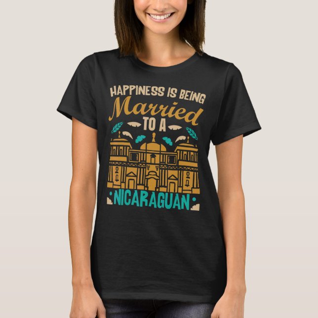Lycka är gift med en Nicaraguan T Shirt (Framsida)