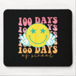 Lycklig 100 dagar av Lycklig i skolan som leker An Musmatta<br><div class="desc">Lycklig 100 dagar av Lycklig i skolan som leker Ansikte Retro Groovy</div>