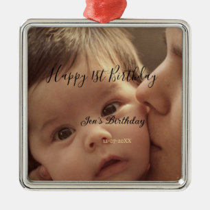 Lycklig 1-årsdag namn foto datum stilfullt kalligr julgransprydnad metall