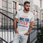Lycklig 4 juli Independence day T Shirt<br><div class="desc">Lycklig 4 juli i Independence day,  modern typografi med amerikanska färg,  stjärnor och rand. Modern patriotisk design.</div>