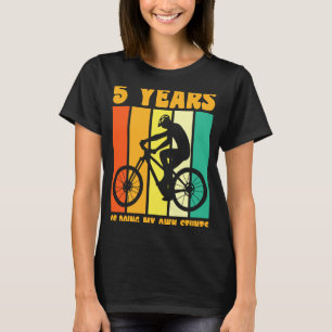 Lycklig 5: e födelsedagen 5 år gammal cykelcykel 5 t shirt