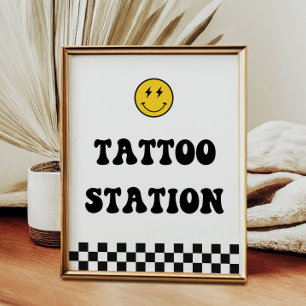Lycklig Ansikte One Lycklig Tattoo Station-tecken Poster