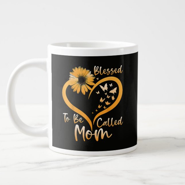 Lycklig att kallas mamma jumbo mugg (Vänster)