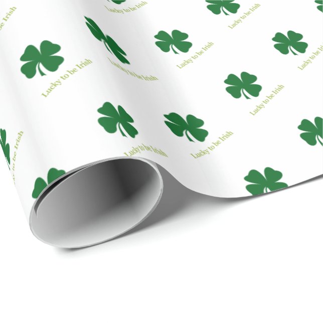 Lycklig att vara irländsk Shamrock Presentpapper (Rullad Hörn)