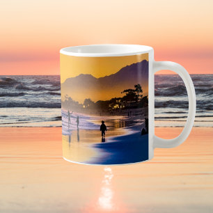 Lycklig Beach Dancer vid Sunset Kaffemugg