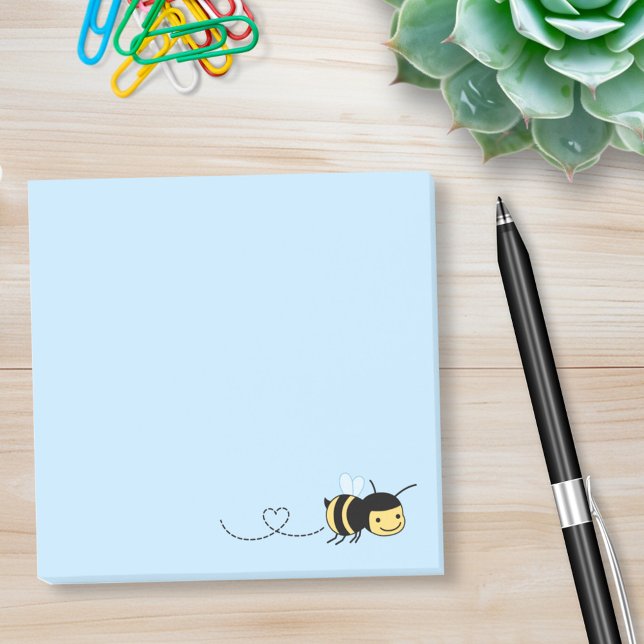Lycklig Bee Buzzing runt blått Post-it Block (Skapare uppladdad)