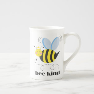 Lycklig bee prinsessan med krona och slogan Bee Ki Benporslin Mugg