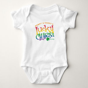 Lycklig berlock för mammor och för pappor ett bi tee