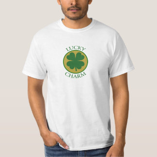 Lycklig berlockskjorta med fyrklövert tee shirt
