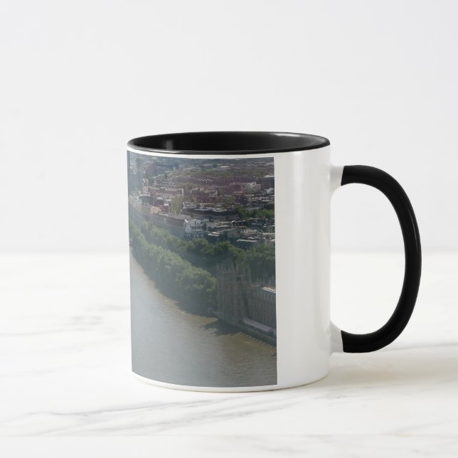 Lycklig beskådar mugg (Höger)