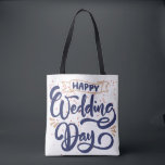 Lycklig Bröllopsdag Tote Bag - Romantic Gift Tygkasse<br><div class="desc">Fira deras speciella dag med denna vackert designade "Lycklig-Bröllopsdag" i väskan - en perfekt som blandar charm och praktik. Vare sig du lägger den till en brud, en groom, en brud, eller använder den som en tänkbar bröllopsfest, är den här eleganten en keepsaké som de faktiskt kommer att använda och...</div>