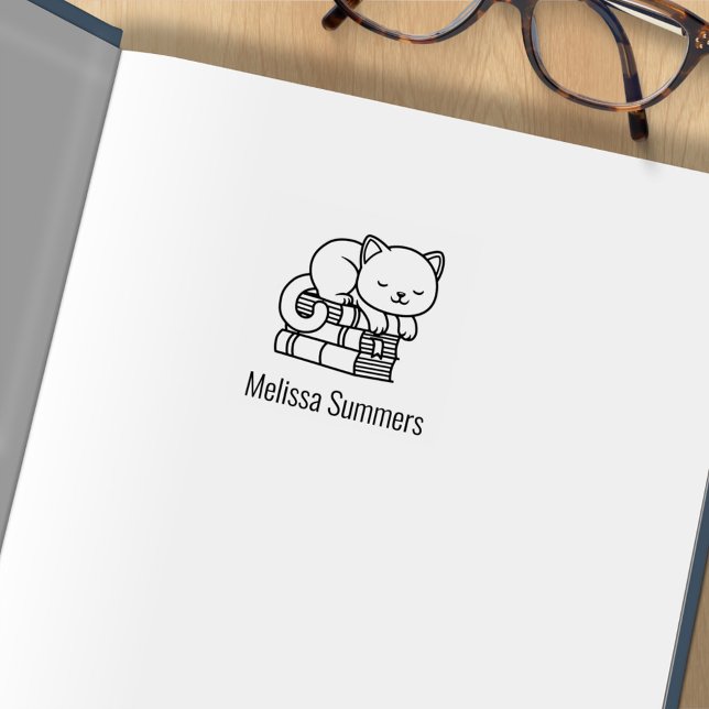 Lycklig Cat ovanpå Stack of Bokar Bookplate 1x1 Stämpel (Skapare uppladdad)