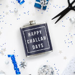 Lycklig Challah Days | Blue & White Funny Hanukkah Fickplunta<br><div class="desc">Önska dina vänner och nära "Lycklig Challah Days" och ta en titt på din favoritlibation. Den fina helgdag har en modern,  minimalistisk vit text på mörkens halvnattsblå bakgrund.</div>