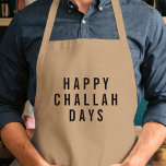 Lycklig Challah Days Cute Hanukkah Förkläde<br><div class="desc">Ta med alla dina favoriter i den här toppen söta apron med Lycklig Challah-dagar i modern svart typsnitt. Roligtens novelty-gåva till Hanukkah!</div>