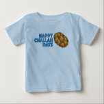 Lycklig Challah Days Hanukkah Chanukah Helgdag Bre T Shirt<br><div class="desc">Har en originalmarkörillustration av en limpa med braided utmanah-bröd,  med LYCKLIG CHALLAH DAYS i ett roligt-typsnitt. Perfekt för Hanukkah! Denna illustration finns även på andra produkter. Ser du inte vad du är tittar för? Behöver du hjälp med anpassning? Kontakta Rebecca för att få något designat bara för dig.</div>