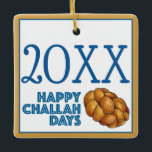 Lycklig Challah Days Hanukkah Jewish Helgdag Bread Julgransprydnad Keramik<br><div class="desc">Ornament är en originalmarkör som illustrerar en limpa med braided utmanah-bröd, med LYCKLIG CHALLAH DAYS i ett blått typsnitt. Underbar för Hanukkah-presenting. Denna utformning av judiska helgdagar finns också på andra produkter. Ser du inte vad du är tittar för? Behöver du hjälp med anpassning? Kontakta Rebecca för att få något...</div>