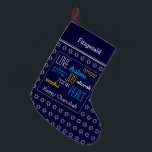 LYCKLIG CHANUKAH Hebrew Kärlek Joy Peace MÖRK BLÅT Liten Julstrumpa<br><div class="desc">Mörk blått LYCKLIG CHANUKAH-strumpor med silver färgad Star of David mönster och KÄRLEK JOY PEACE skriven på engelska och hebrew. Platshållaren hälsning och namn är anpassade så att du kan lägga till ditt namn eller ändra hälsning. Samma design på baksidan. Perfekt sätt att presentera dina små Hanukkah-gåvor. Det är också...</div>